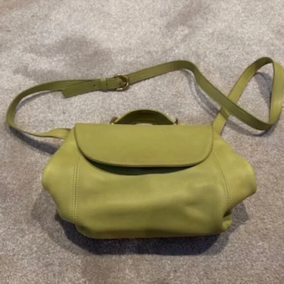 Vintage Coach Leather Chartreuse Cross Body Snap Closure Bag w/ Wallets Included - Picture 4 of 16